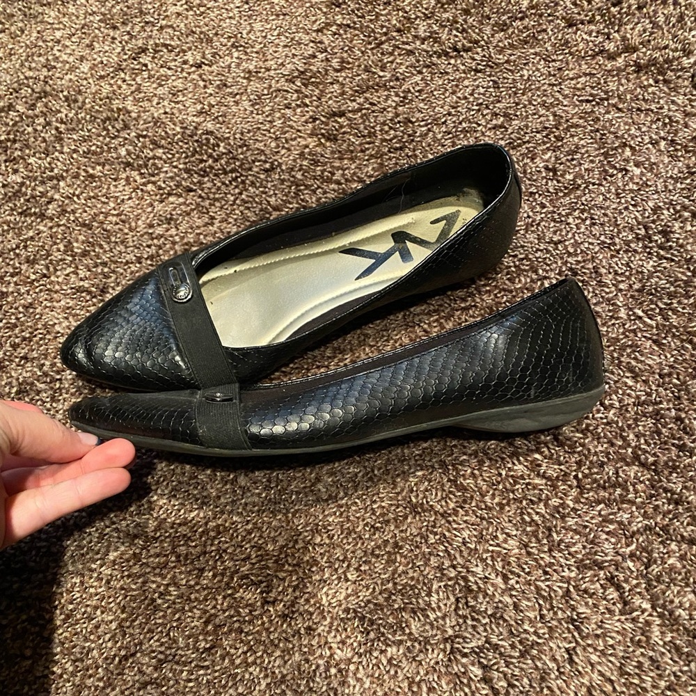 Womens Anne Klien dress flat. Size 8.5